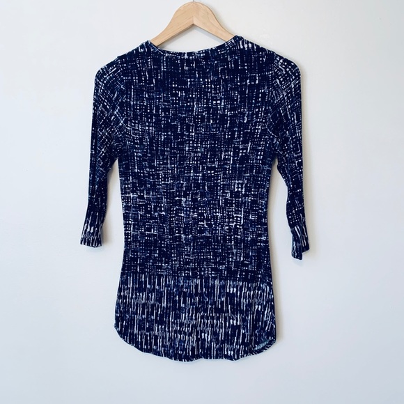 Pattern 3/4 sleeve top - Picture 2 of 2